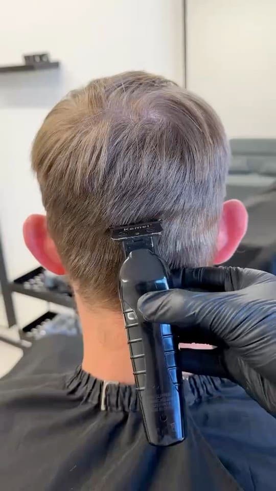 Clippers taking the back of a skin fade down at Bucks Cuts