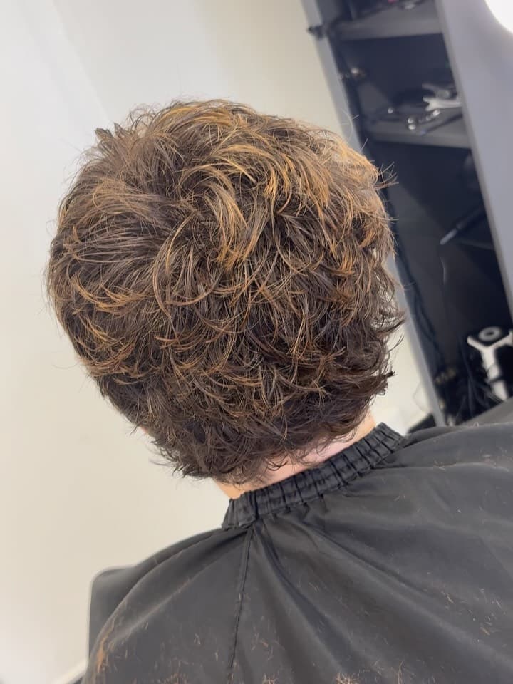 Textured flow at the back, blended taper, by Fin