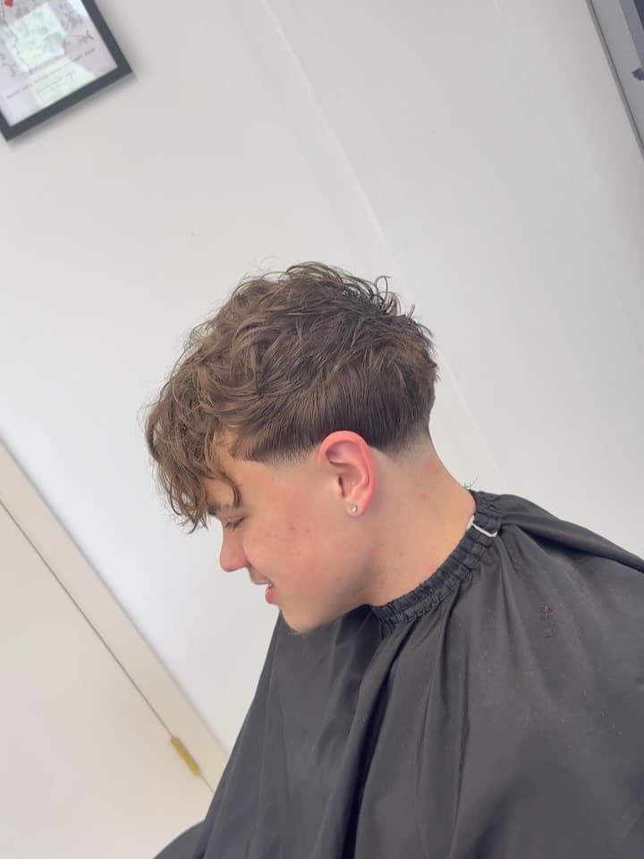 Textured fringe with a high taper, by Fin